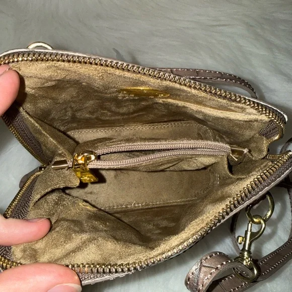 Chic Crocodile-Embossed Brown Crossbody Bag - Picture 4 of 5